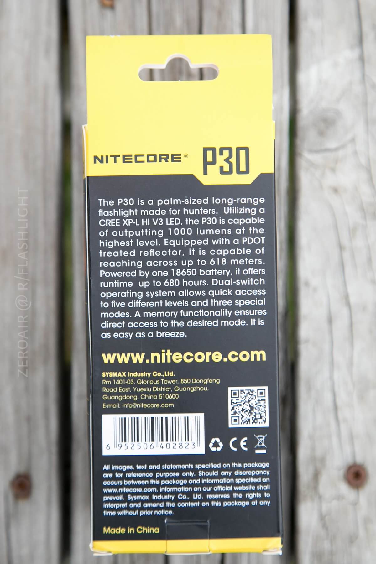 Nitecore P30 Flashlight box