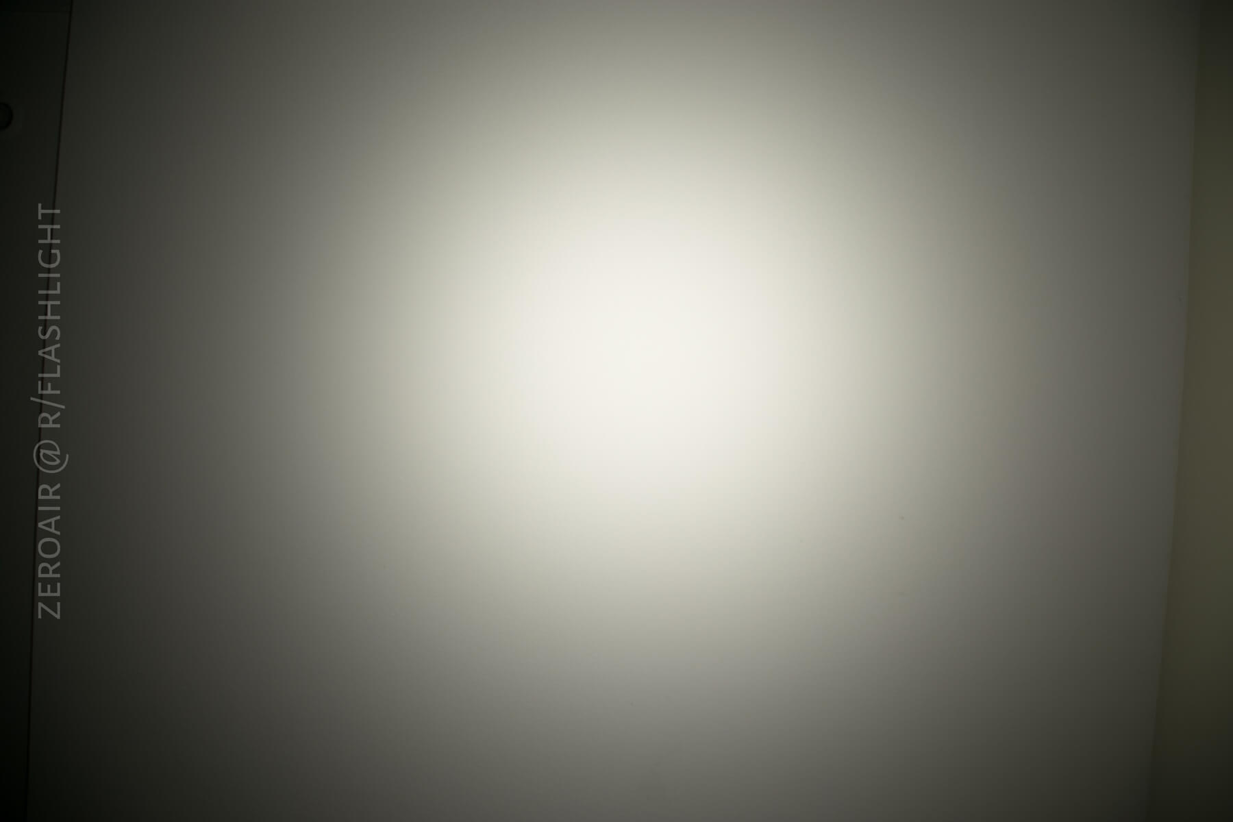 Zebralight SC600FD MK III Plus beamshots on ceiling