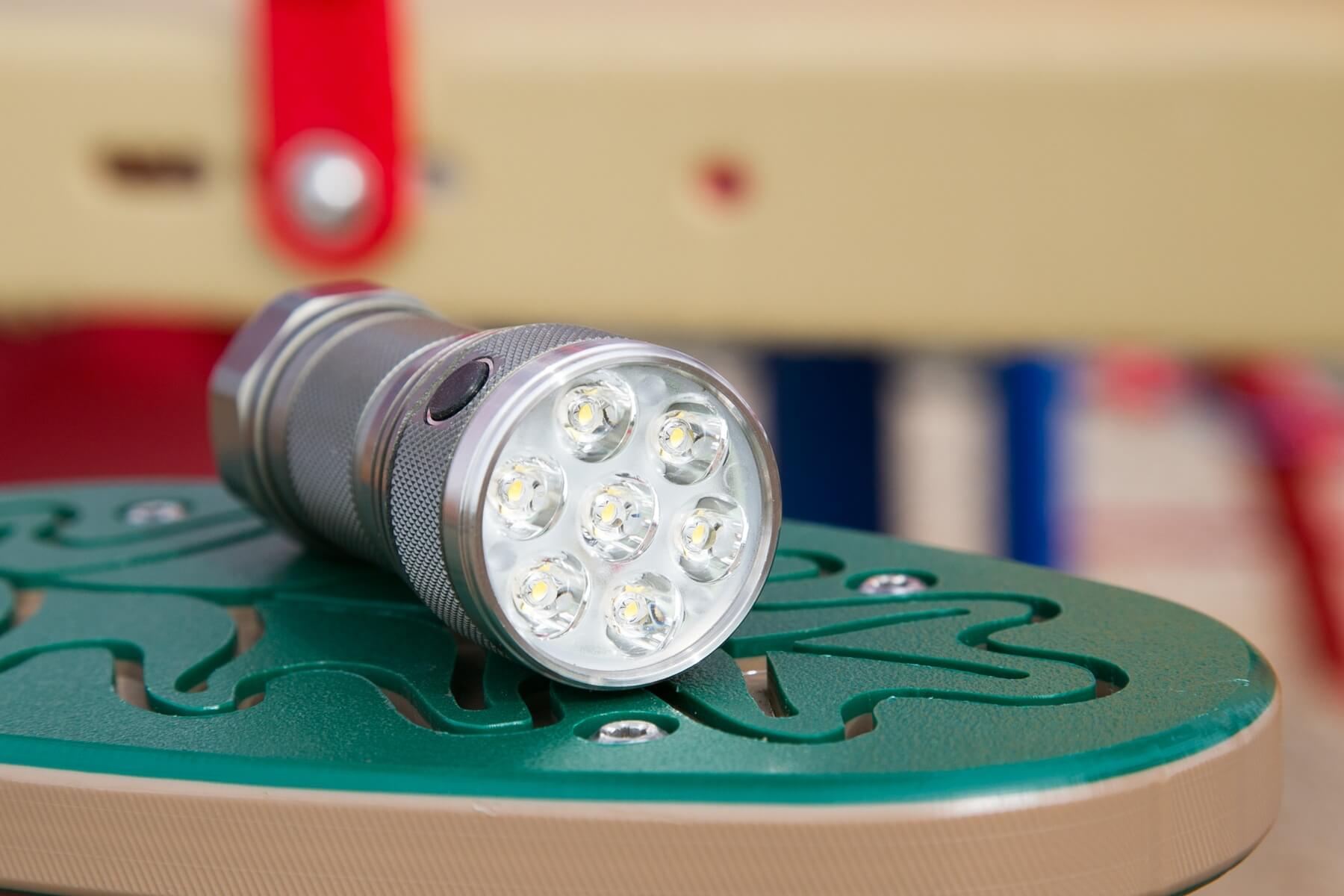 DQG Tiny 26650 3th flashlight feature image