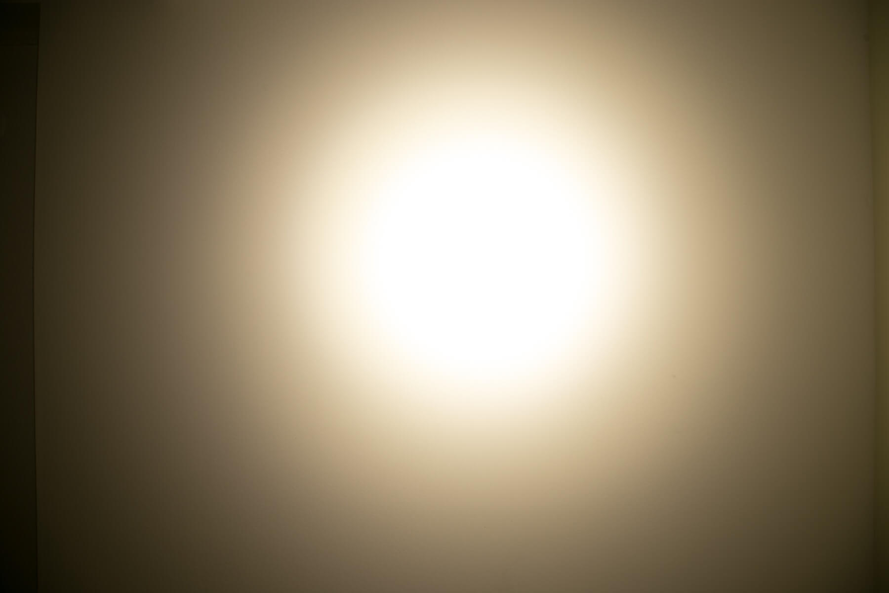 Dqg Tiny 26650 3Th beamshots on ceiling