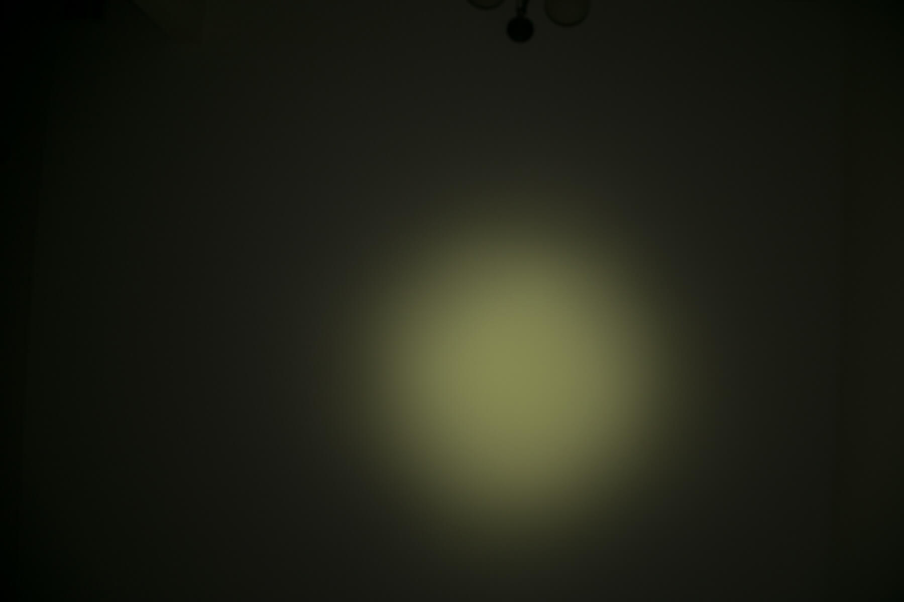 Thrunite TH20 flashlight beamshots on ceiling