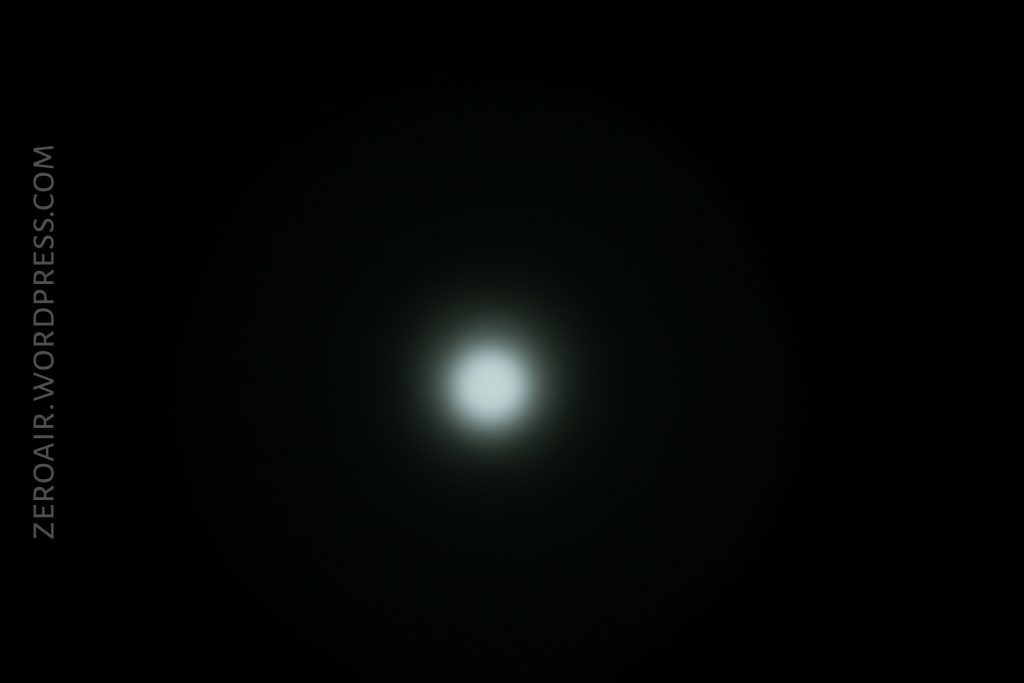 A circular white light source emits a soft glow, creating a halo effect against a dark background. The words “ZEROAIR.WORDPRESS.COM” appear vertically along the left side of the image.