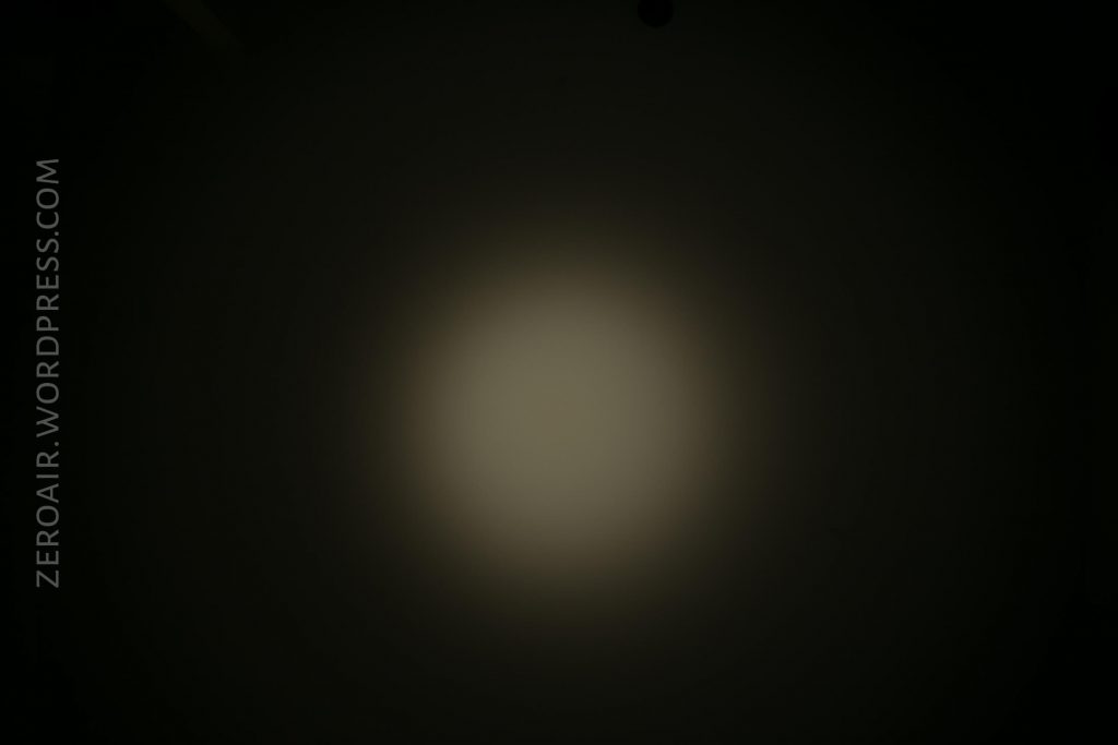 A circular beam of dim light is centered on a dark background. The text ZEROAIR.WORDPRESS.COM is vertically aligned on the left side of the image.