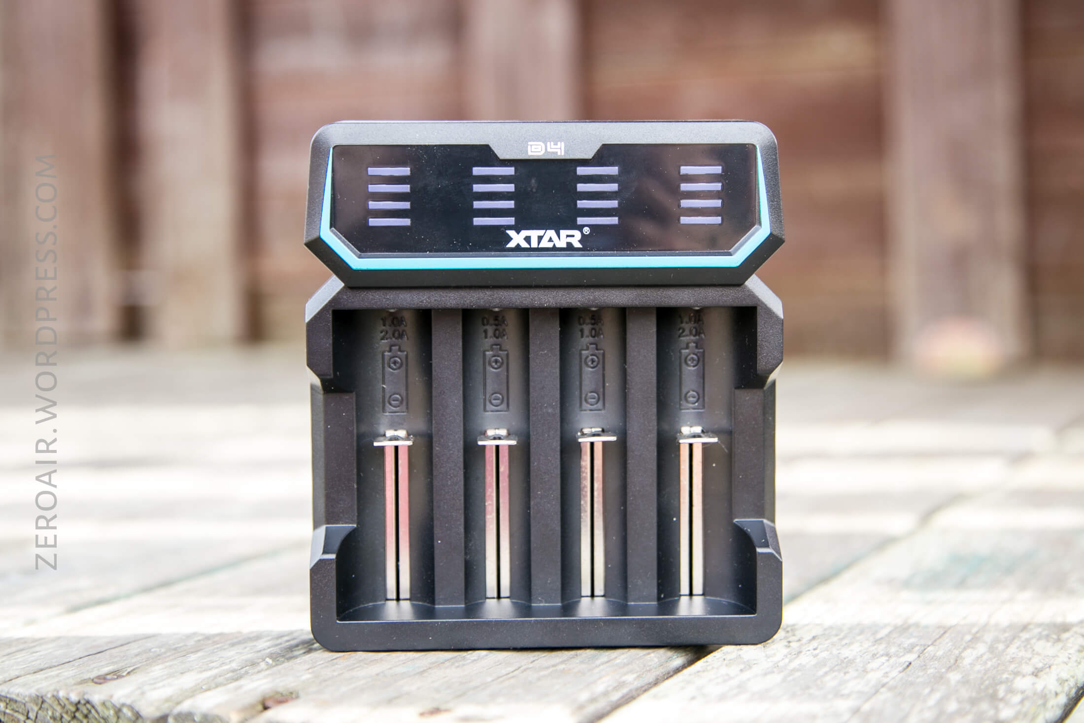 08_zeroair_reviews_xtar_d2_charger.jpg