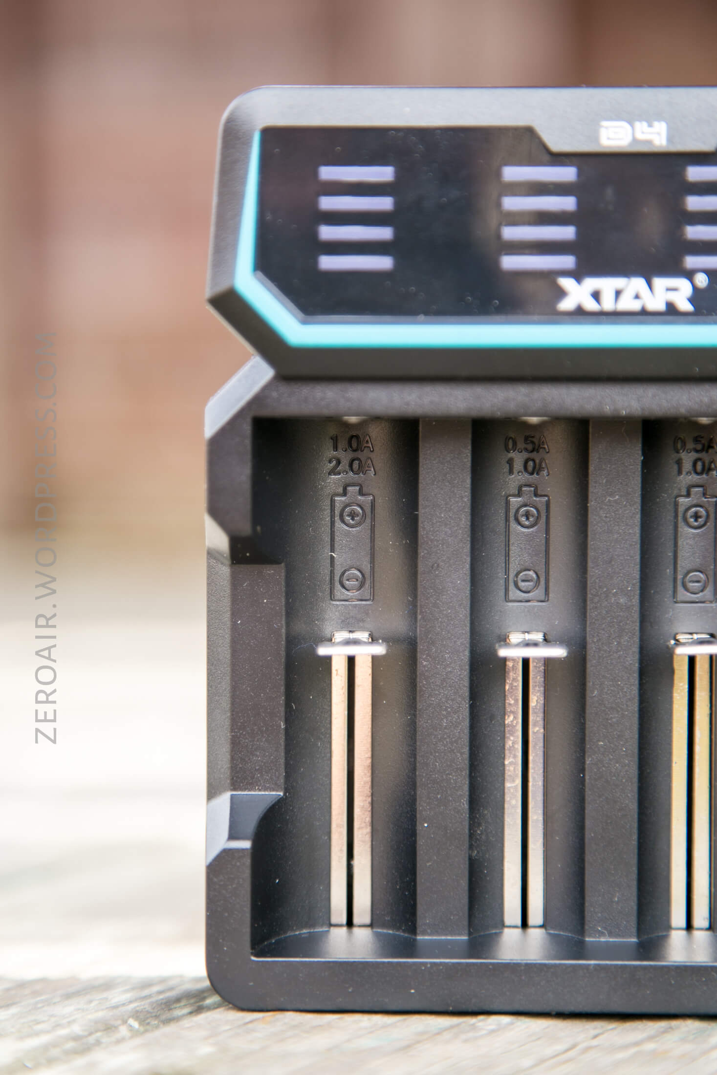 09_zeroair_reviews_xtar_d2_charger.jpg