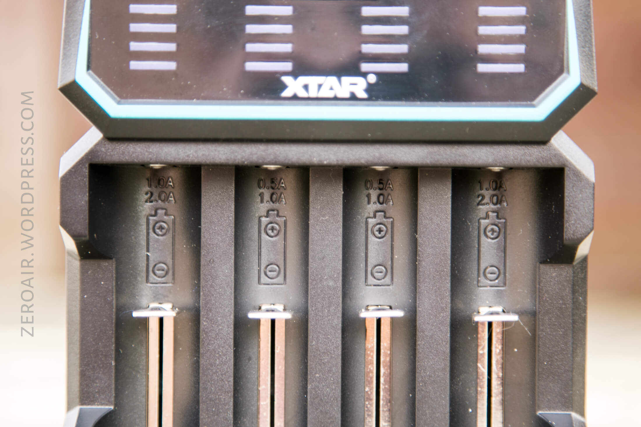10_zeroair_reviews_xtar_d2_charger.jpg