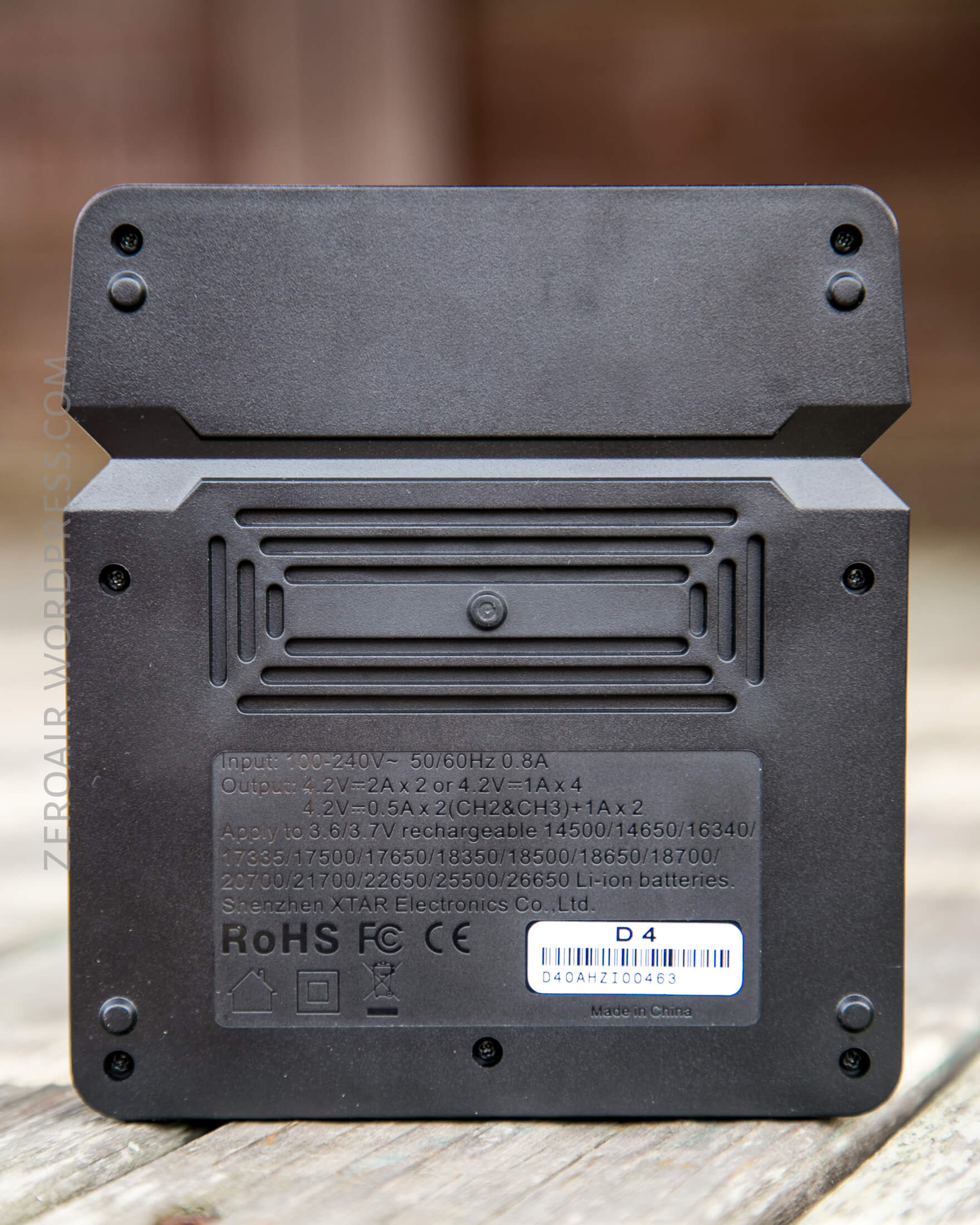 11_zeroair_reviews_xtar_d2_charger.jpg