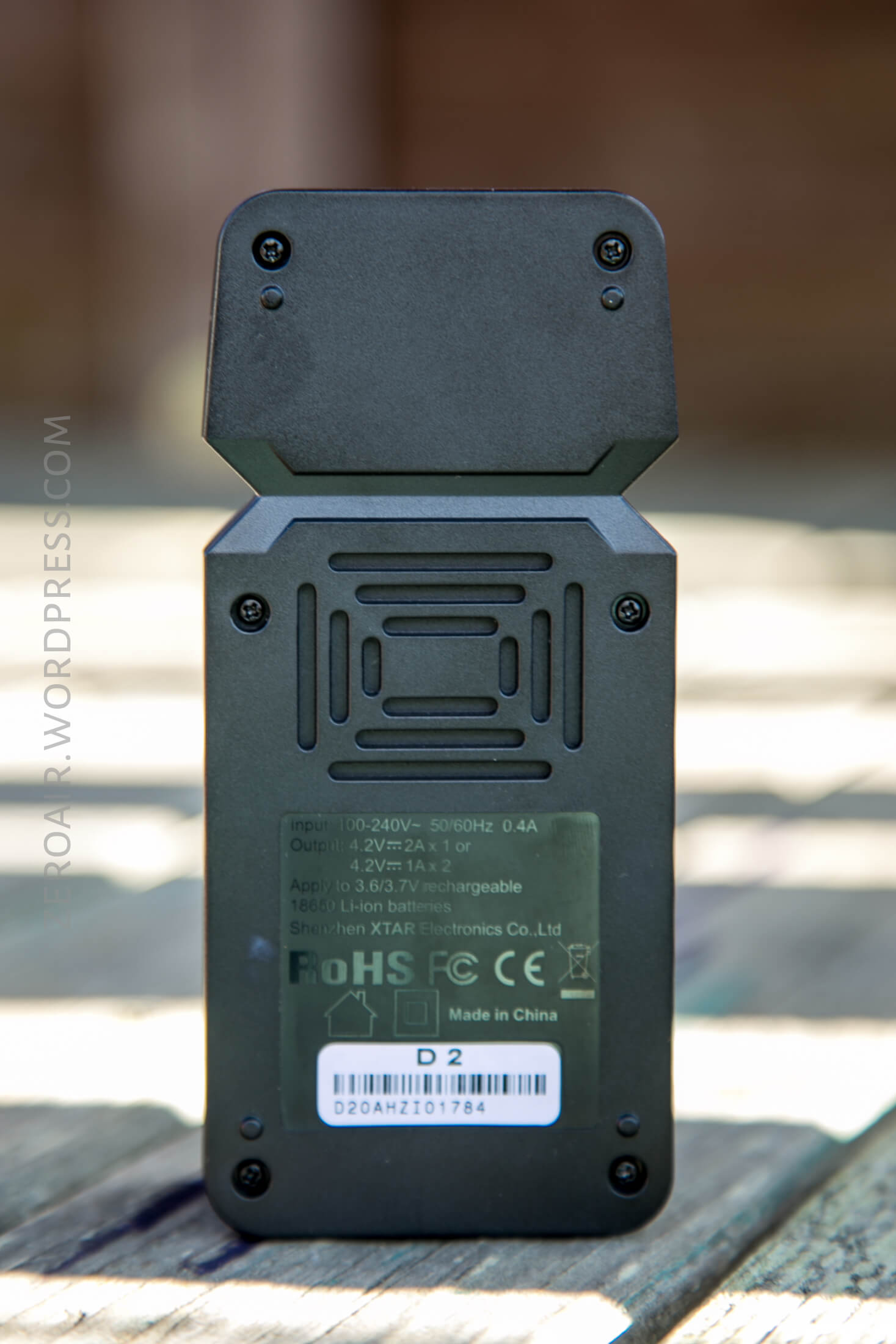 17_zeroair_reviews_xtar_d2_charger.jpg