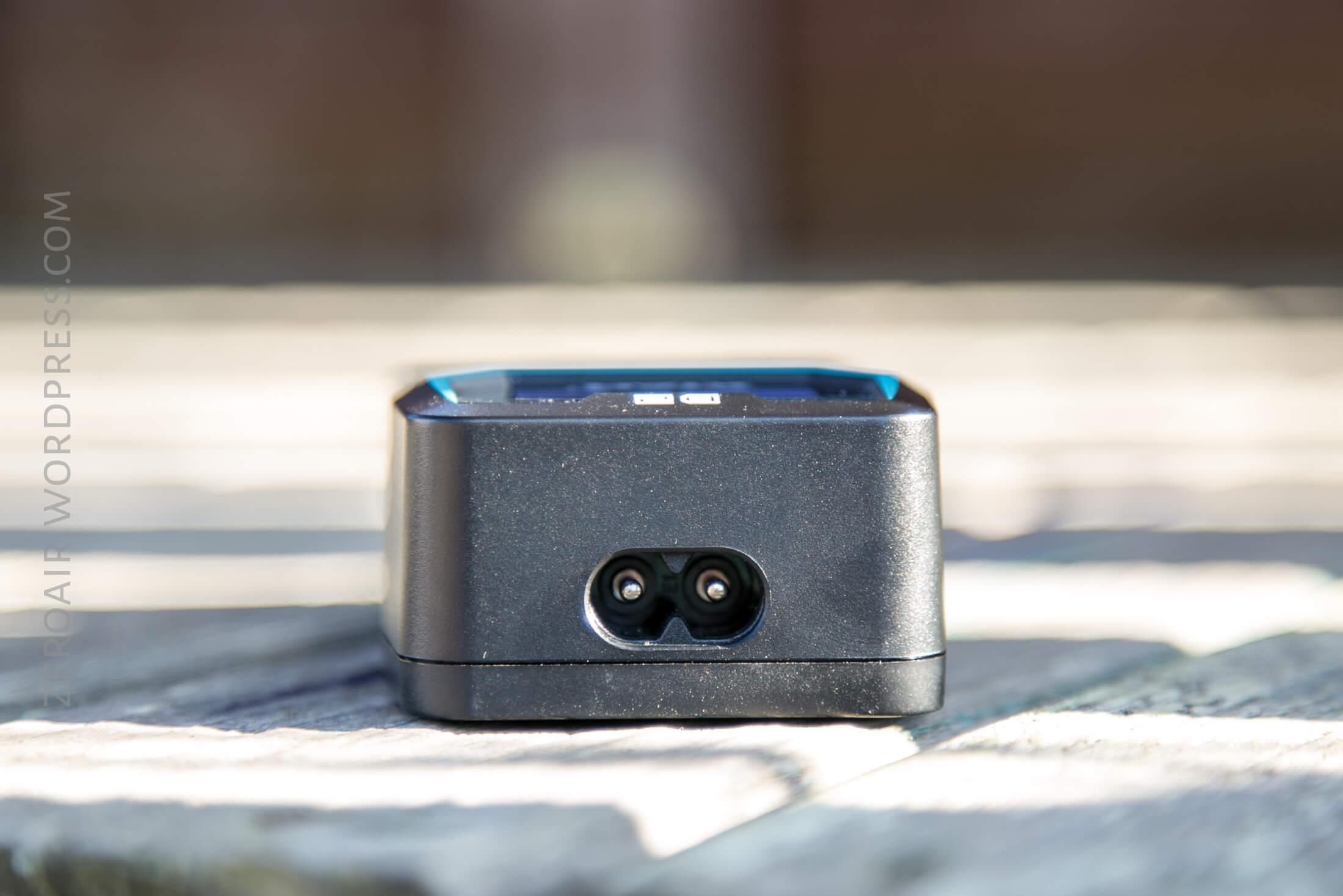 19_zeroair_reviews_xtar_d2_charger.jpg