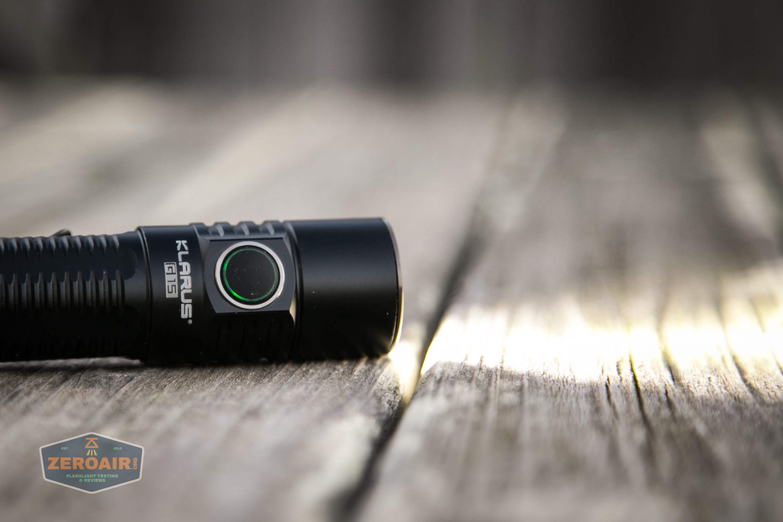 klarus g25 21700 cree xhp70.2 flashlight on showing green switch