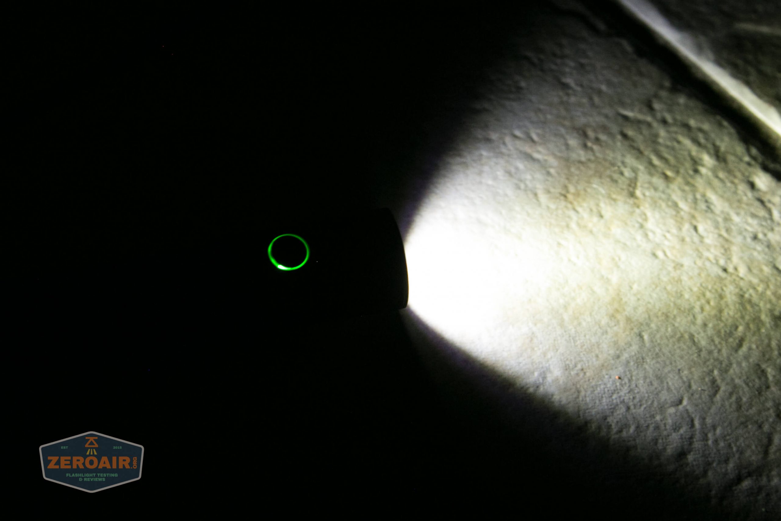 klarus g25 21700 cree xhp70.2 flashlight green indicating switch