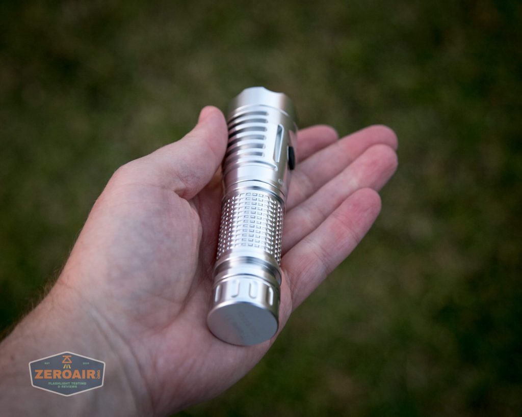 fireflylite e01 luminus sst-40 21700 size in hand 4