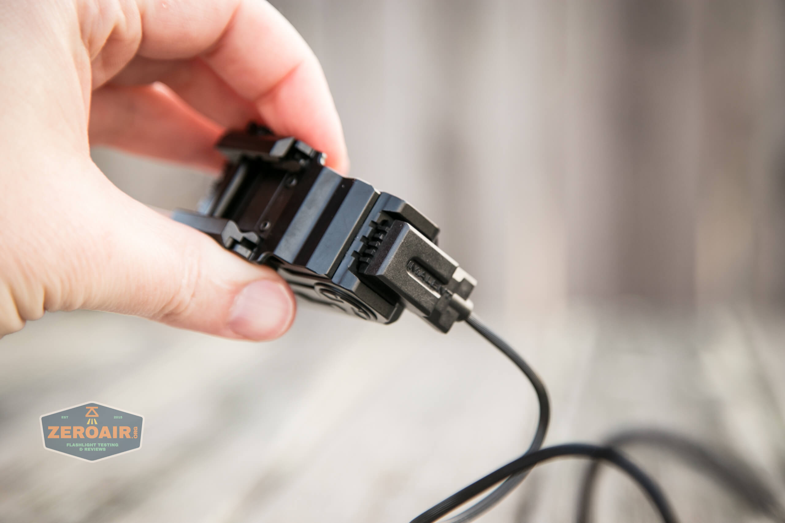 imalent ut10 tactical weapon flashlight charge port connected