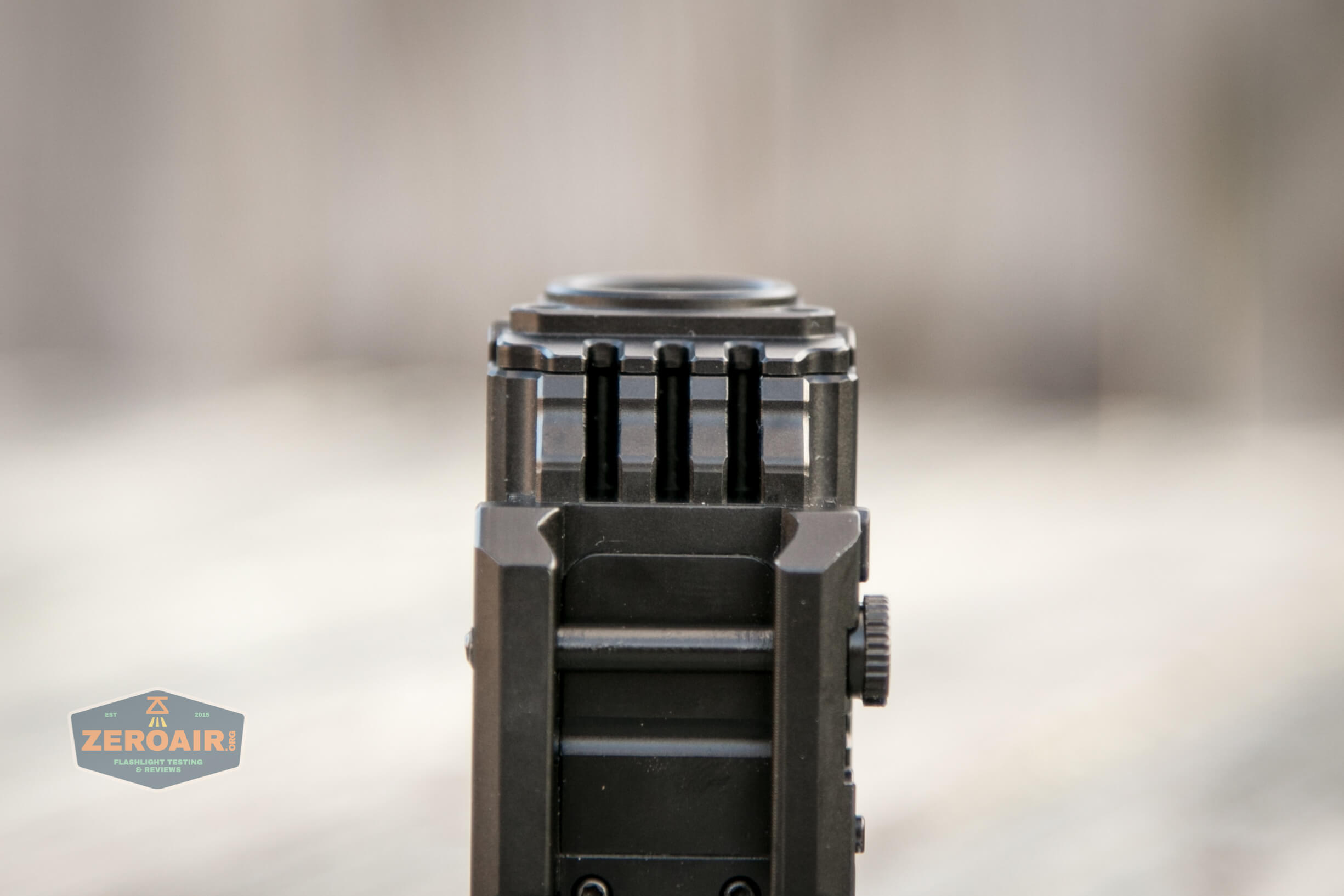 imalent ut10 tactical weapon flashlight rails