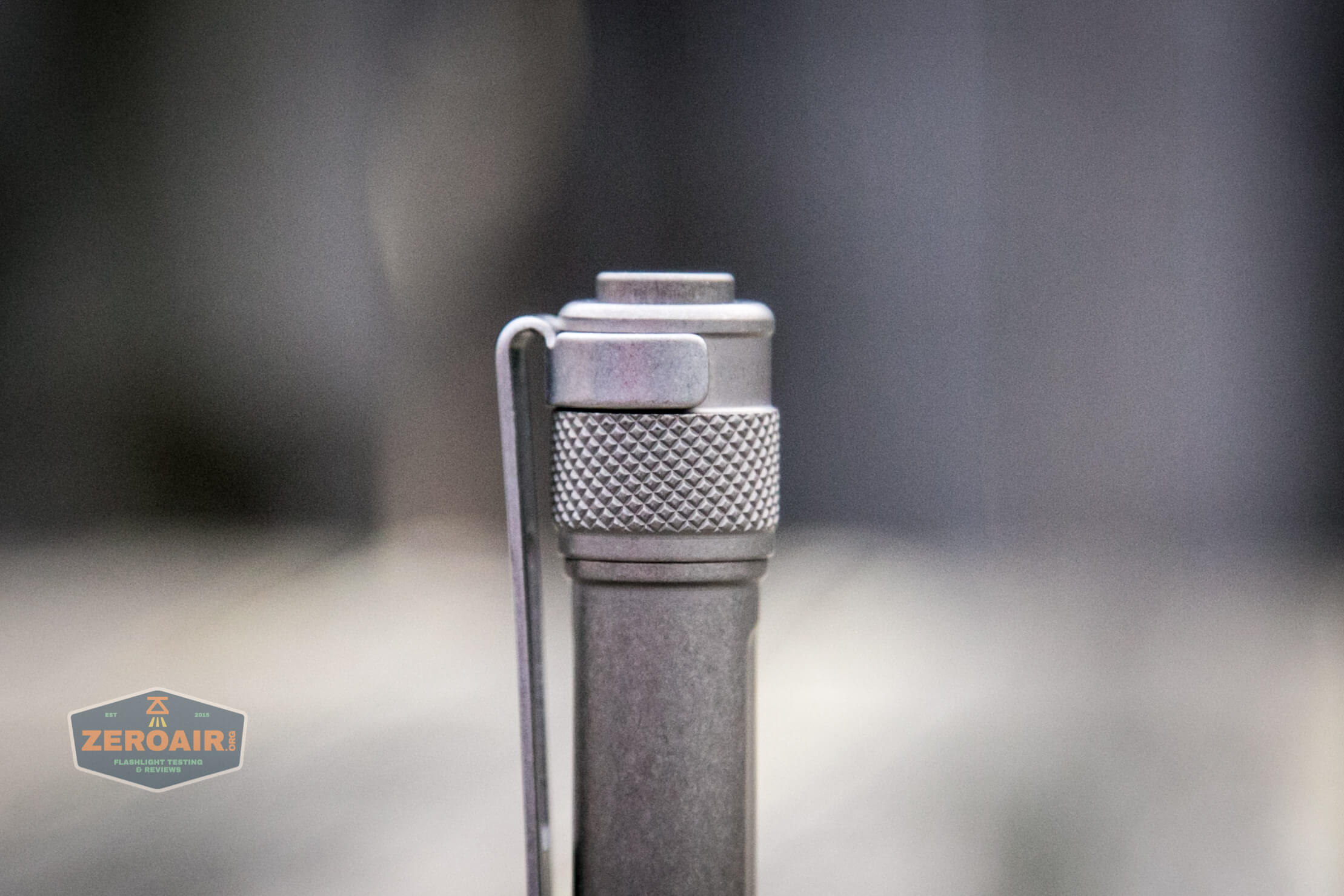 Seeknite SK03 friction-fit pocket clip and knurling