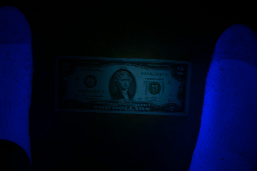 sofirn sp31uv ultraviolet 18650 flashlight random beamshots