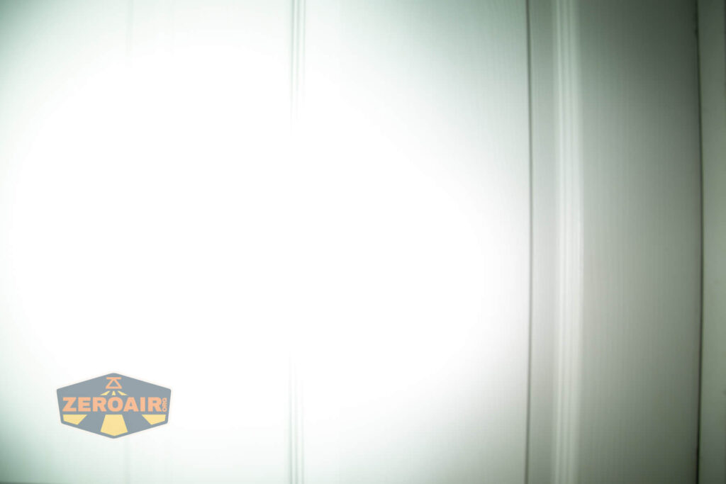 beam photo against door, compared to nichia 219b