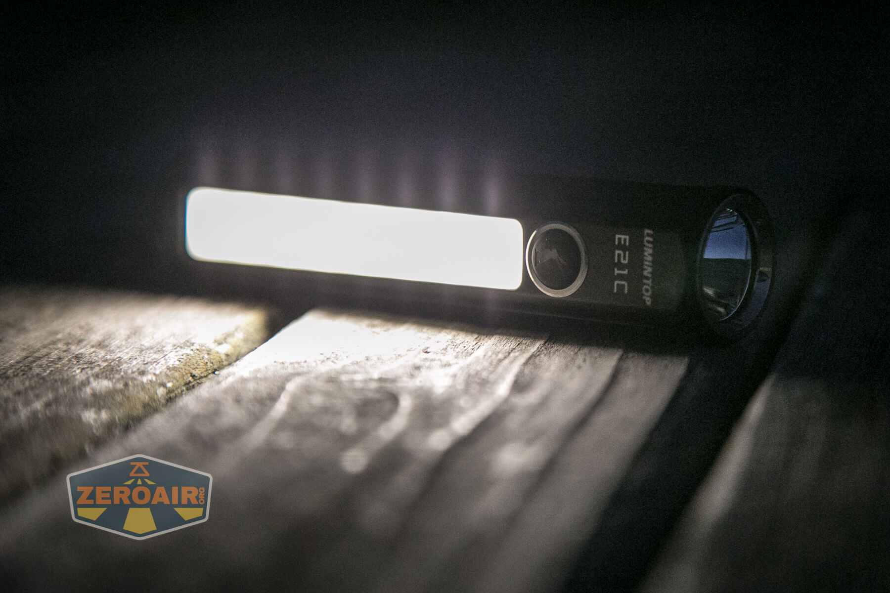 Lumintop E21C Flashlight side emitter