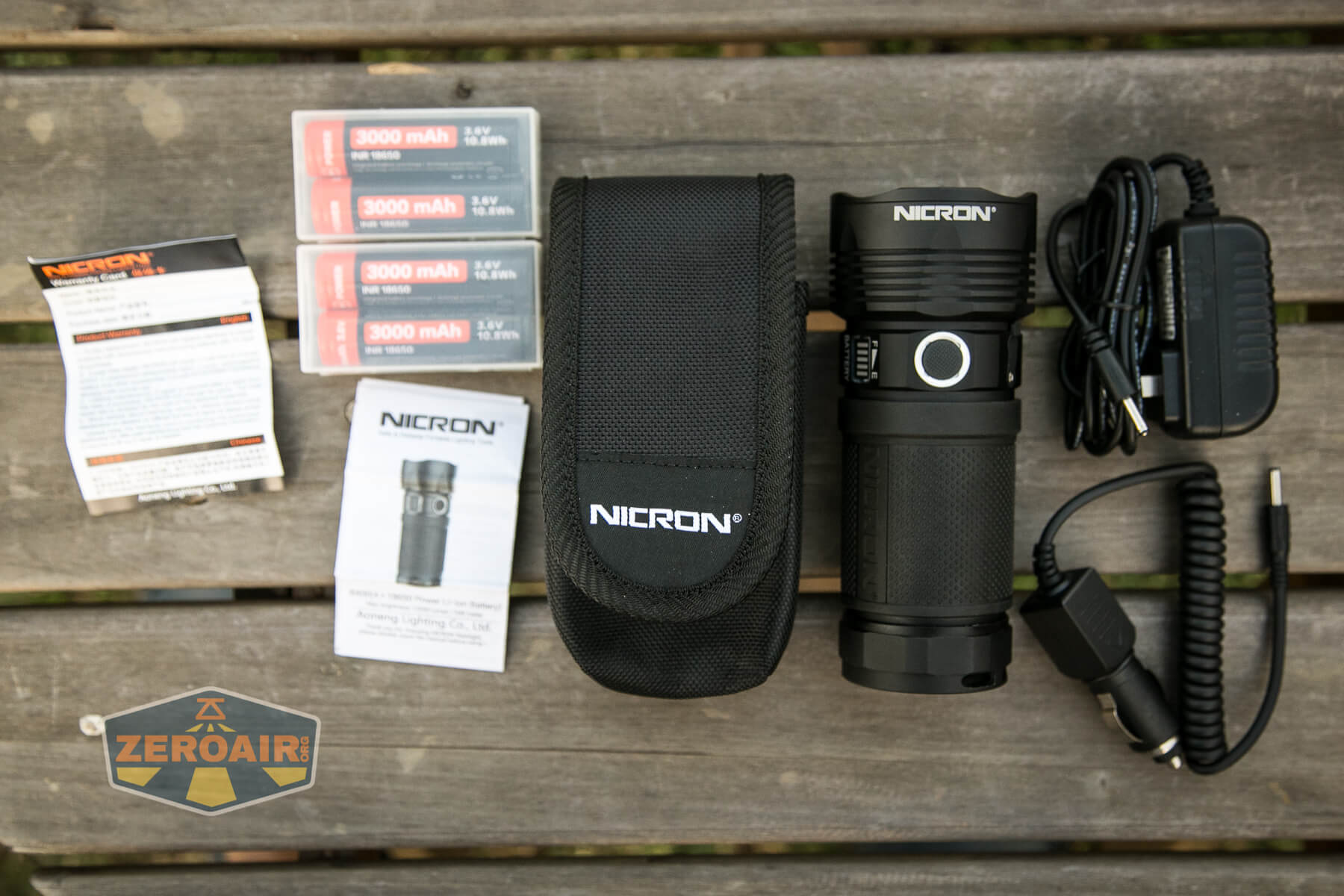 Nicron B400 Flashlight what's included