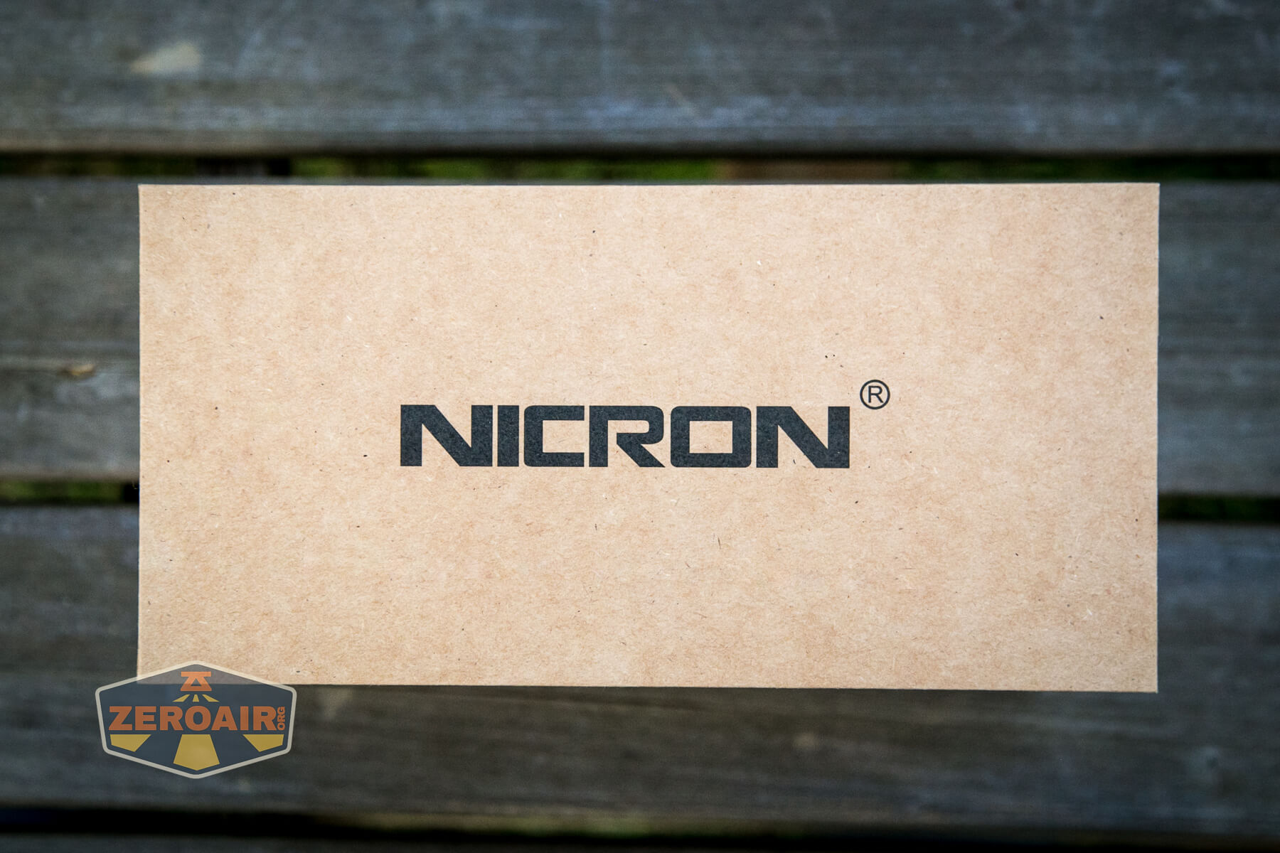 Nicron B400 Flashlight box