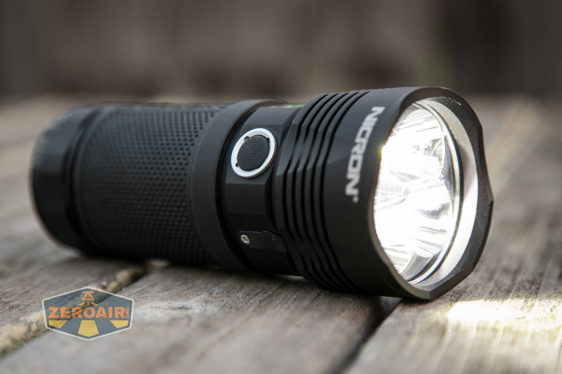 Nicron B400 Flashlight