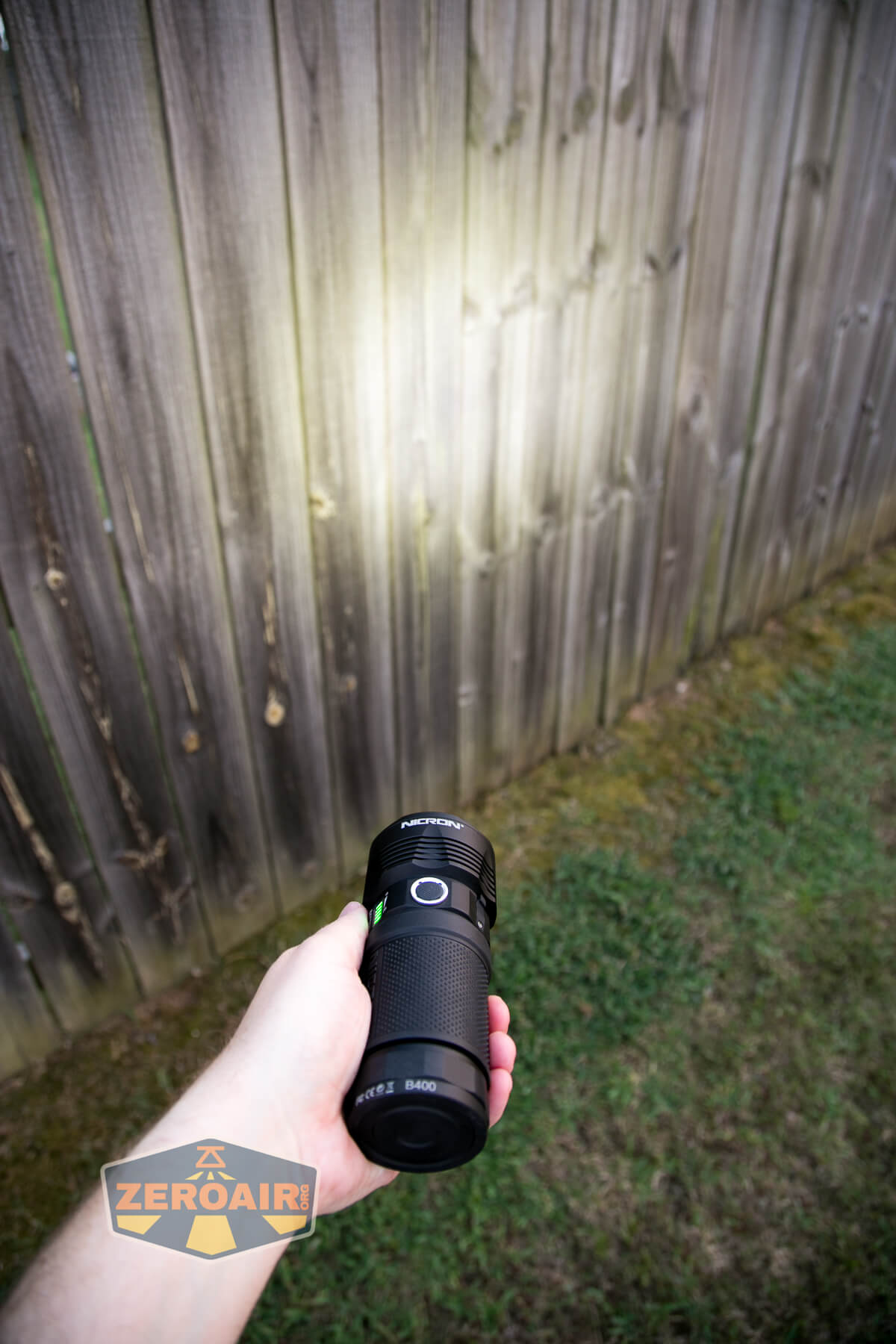 Nicron B400 Flashlight
