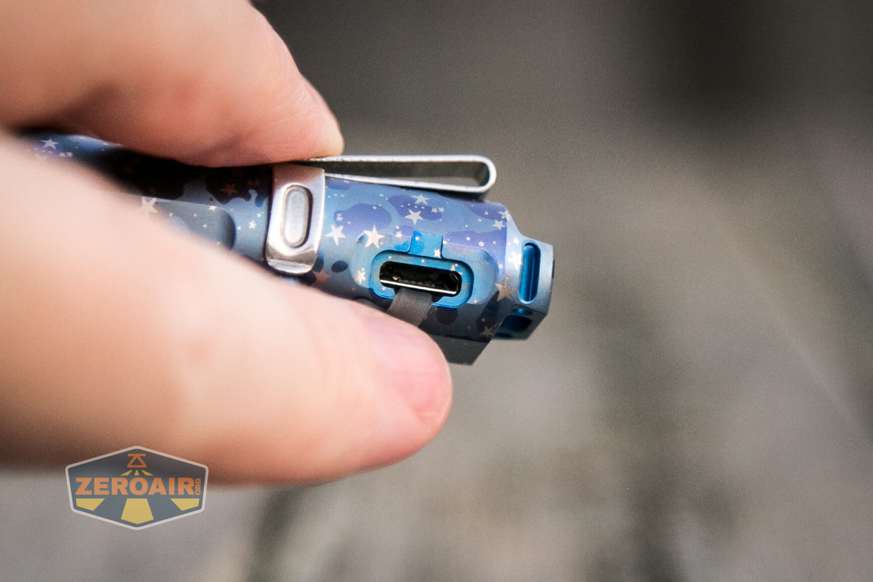 RovyVon Aurora A11 Titanium Flashlight charge port