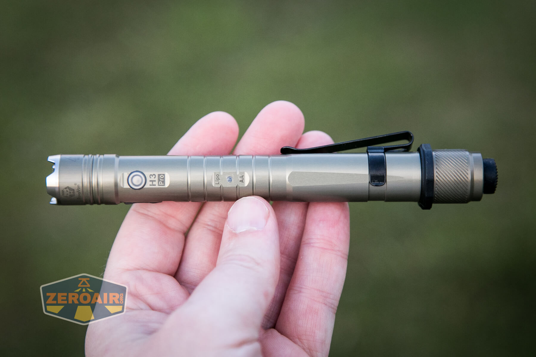 RovyVon Hybrid H3 Pro Flashlight in hand