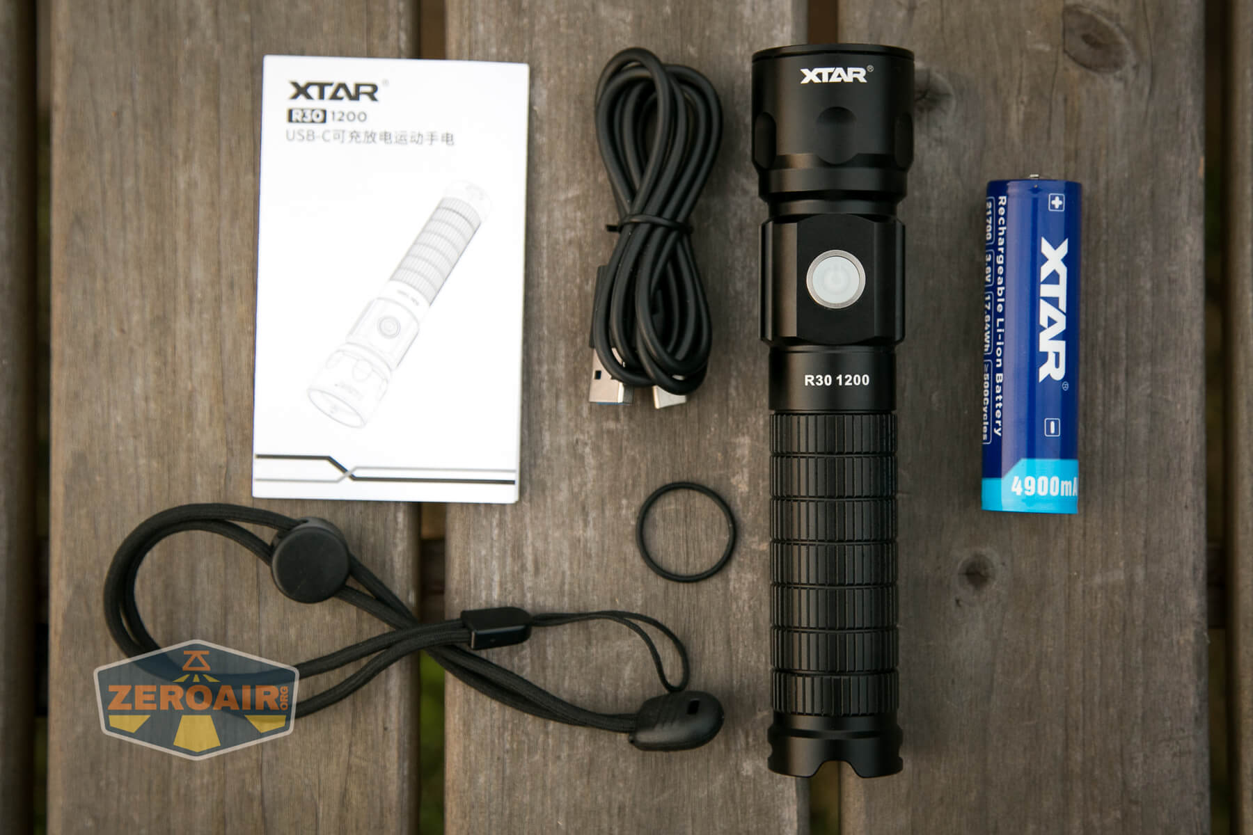 XTAR R30 1200 Flashlight what's included