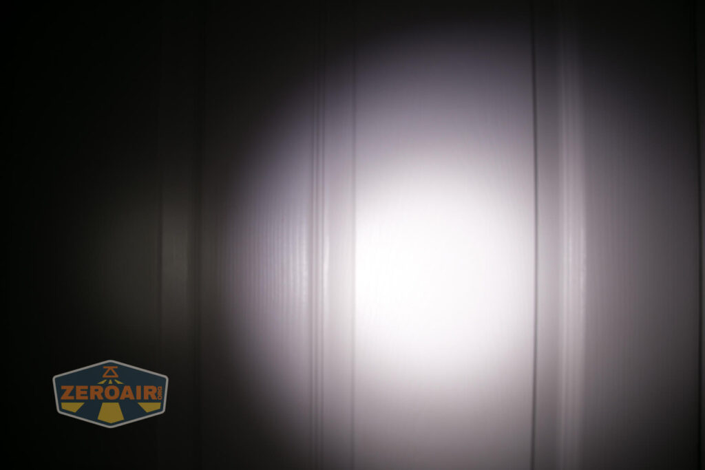 Sofirn SC21 flashlight beamshot door compared to nichia 219b