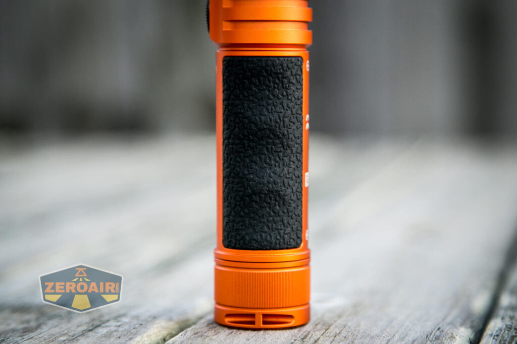 Olight Seeker 3 Pro grip area