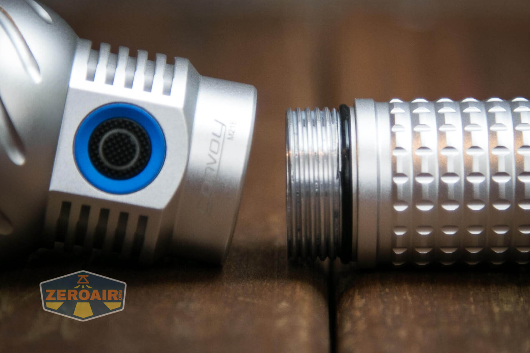 Convoy M21E Flashlight head threads