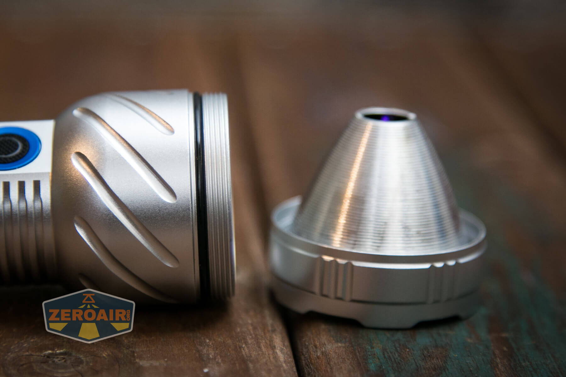 Convoy M21E Flashlight bezel threads