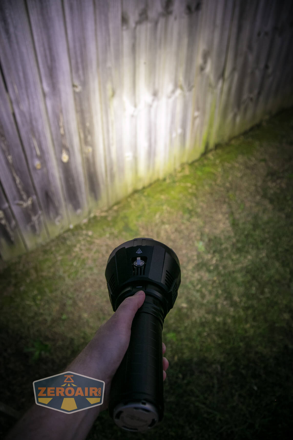 Imalent MS18W Flashlight outdoor beamshot