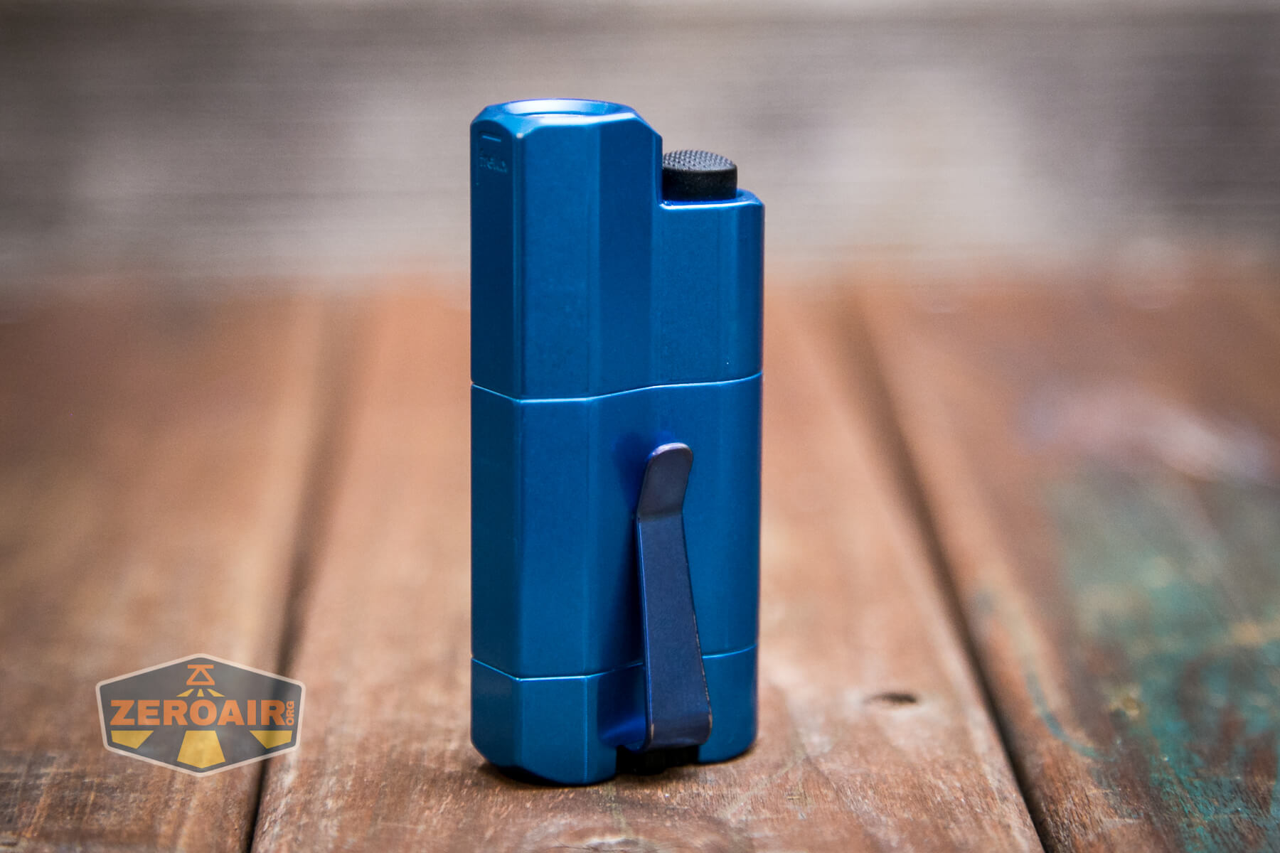 Frelux Synergy1 flashlight pocket clip detail