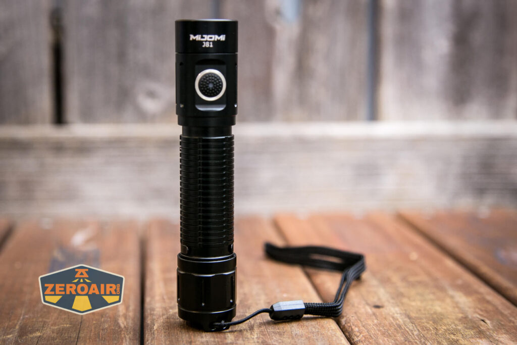 Mijomi J81 flashlight lanyard installed