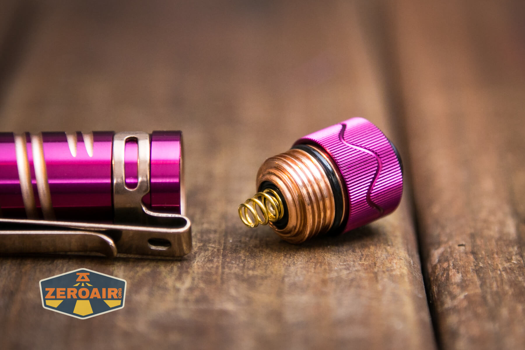 Olight i5R EOS Plum flashlight tailcap threads
