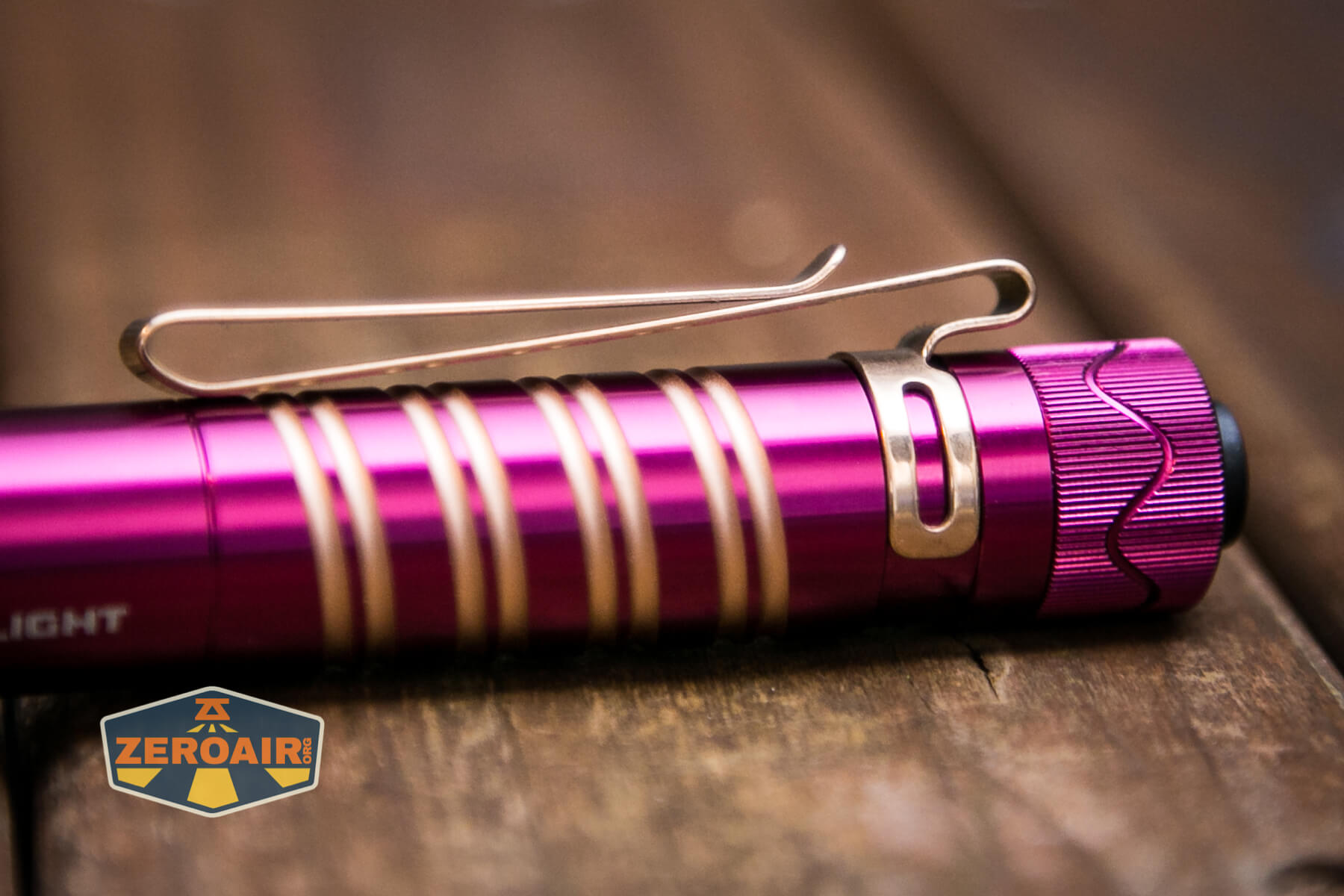 Olight i5R EOS Plum flashlight pocket clip