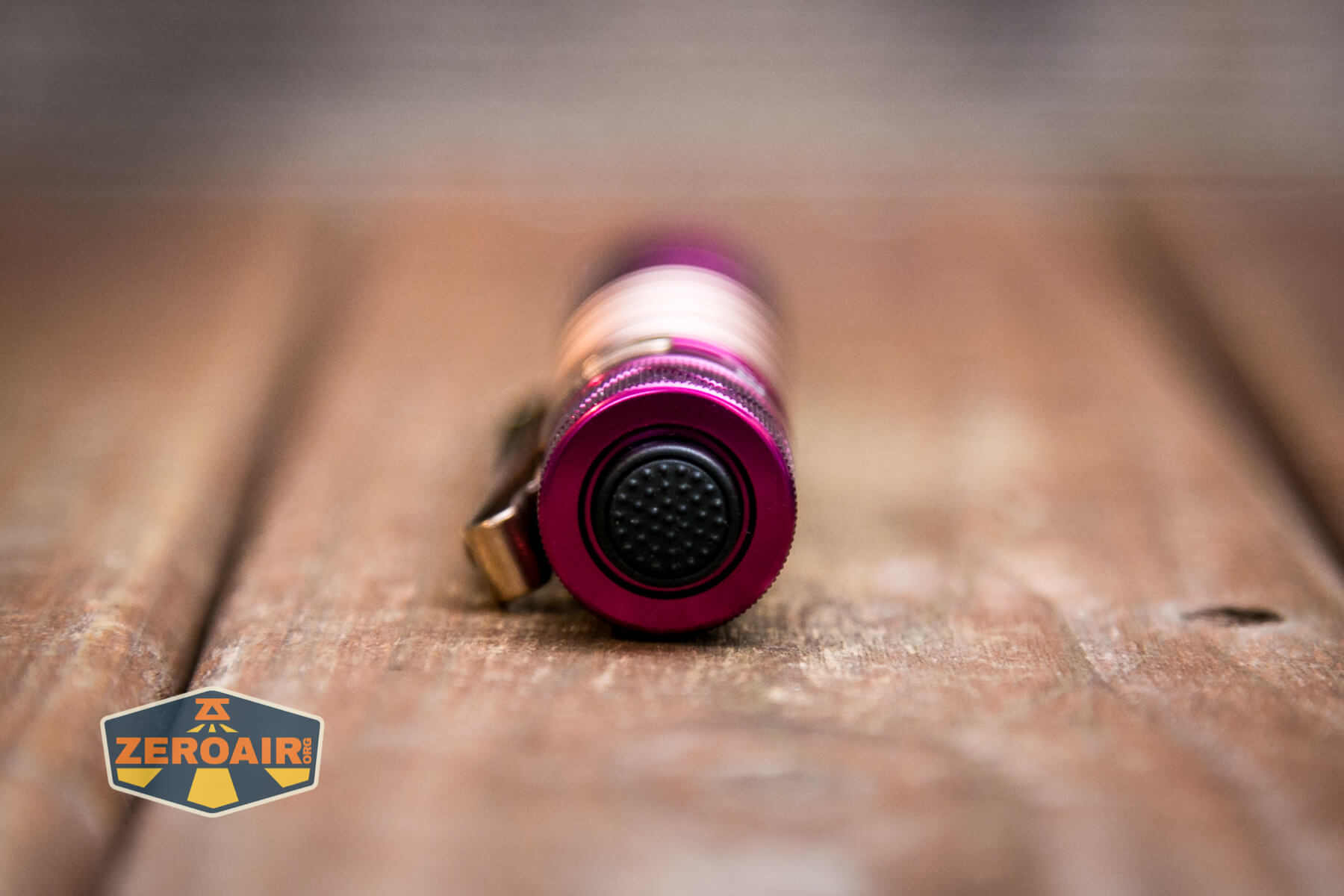 Olight i5R EOS Plum flashlight tailcap switch