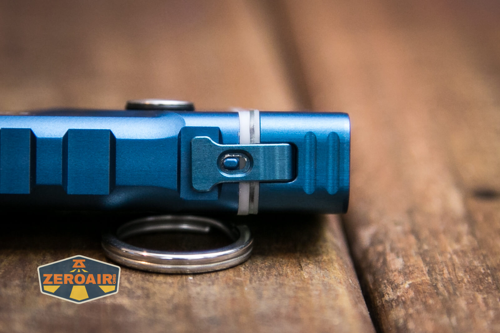 RovyVon Angel Eyes E3 flashlight hinge