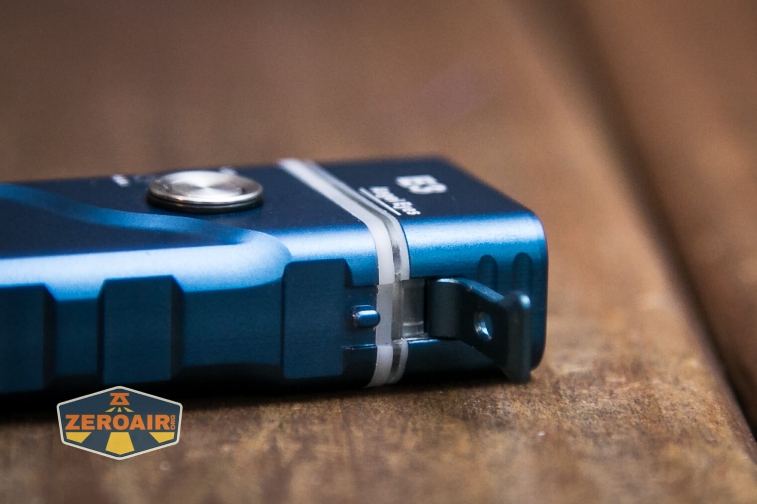 RovyVon Angel Eyes E3 flashlight hinge open