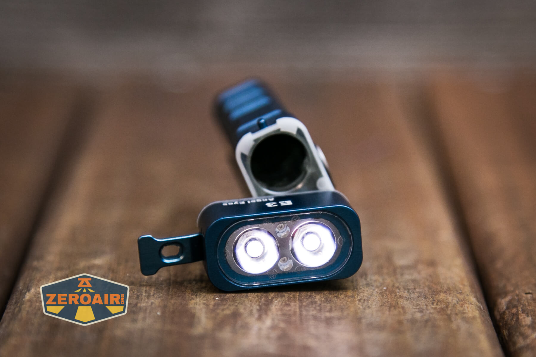 RovyVon Angel Eyes E3 flashlight open without cell and working