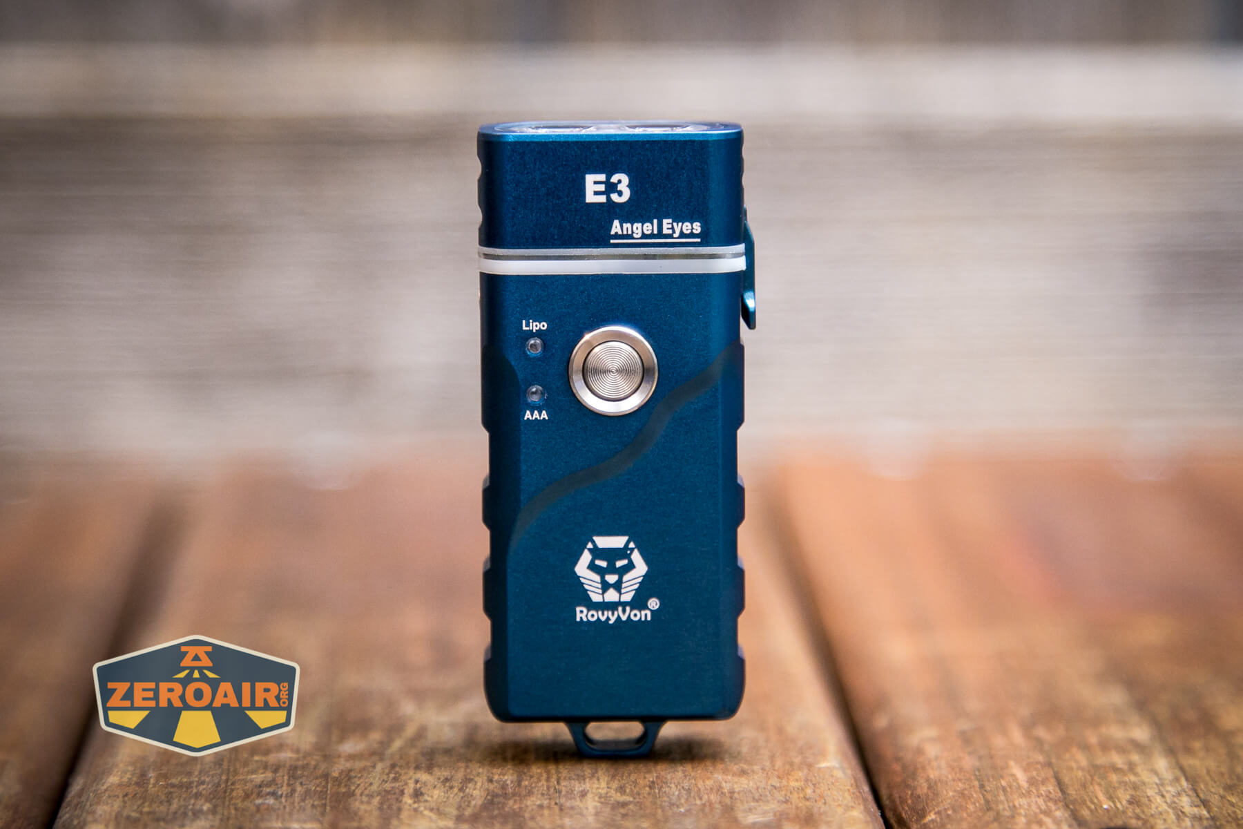 RovyVon Angel Eyes E3 flashlight tailstanding