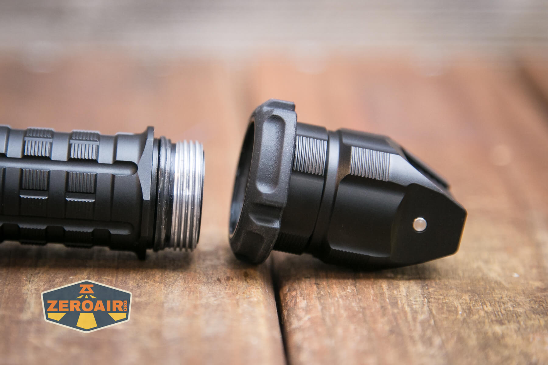 Wuben T1 Tactical flashlight tailcap threads