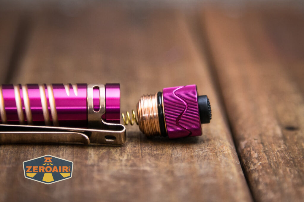 Olight i5R EOS Plum flashlight tailcap off