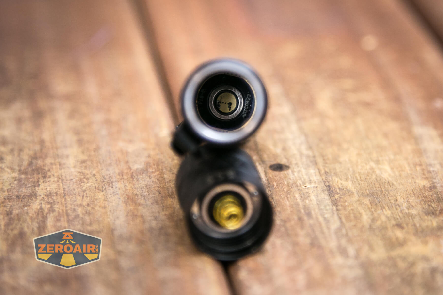 Wuben E18 flashlight positive contact