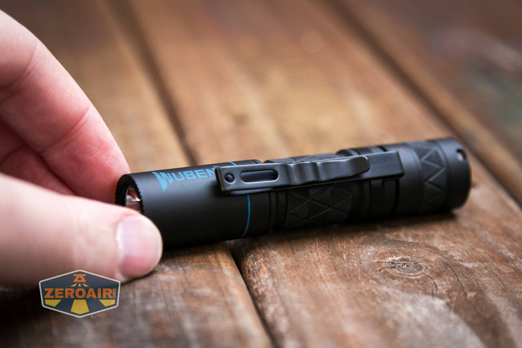 Wuben E18 flashlight pocket clip detail
