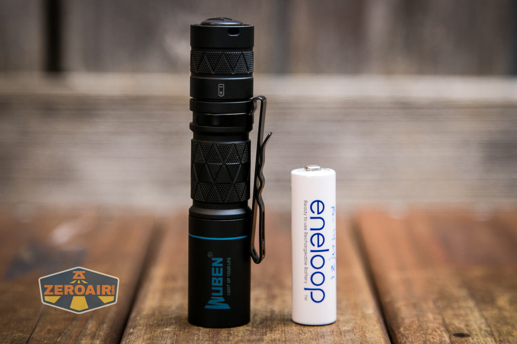 Wuben E18 flashlight with AA cell