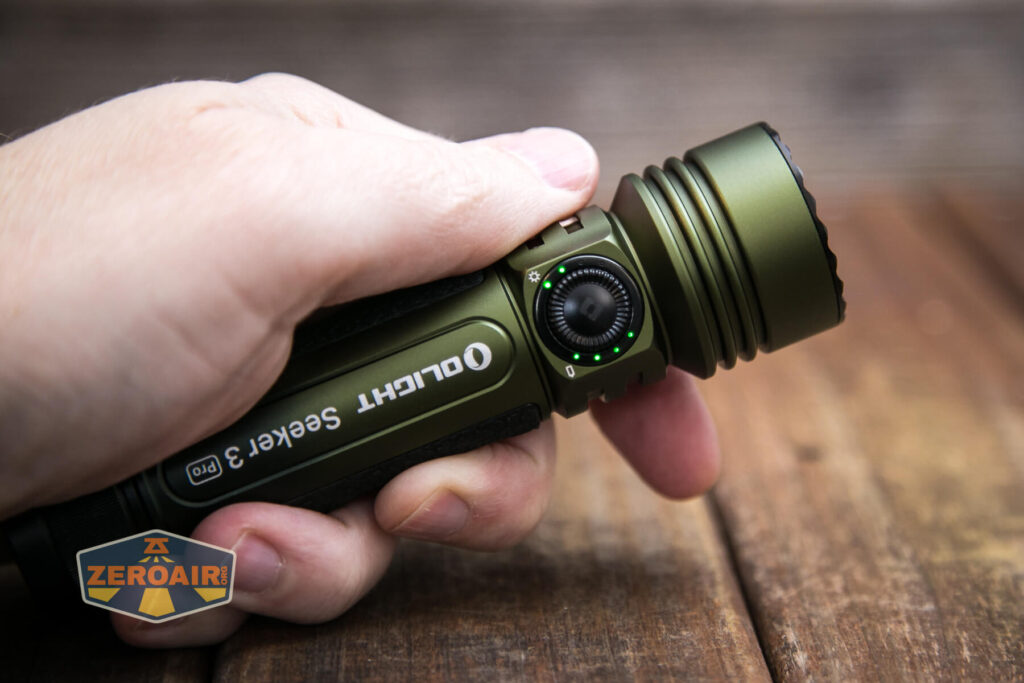 Olight Seeker 3 Pro Forest Gradient in hand