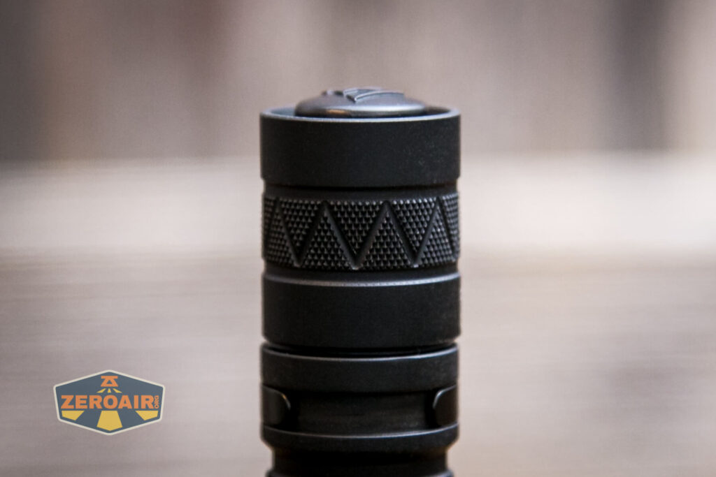 Wuben E18 flashlight diamond knurling